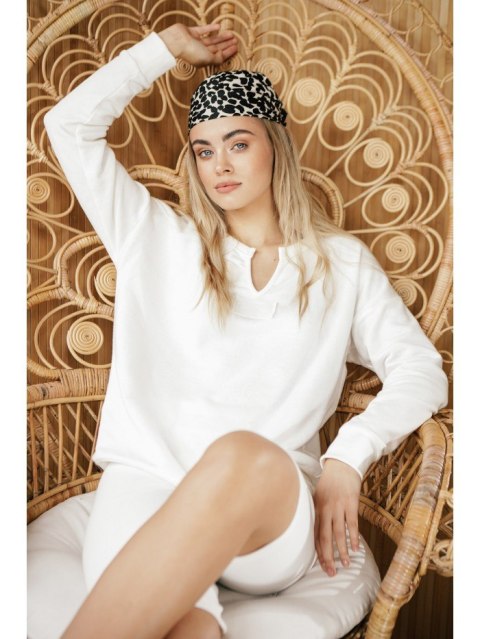 B225 Bluza z wycięciem w dekolcie B225 Bluza z wycięciem w dekolcie