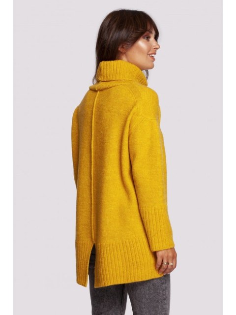 BK086 Sweter z golfem i rozcięciem z tyłu BK086 Sweter z golfem i rozcięciem z tyłu