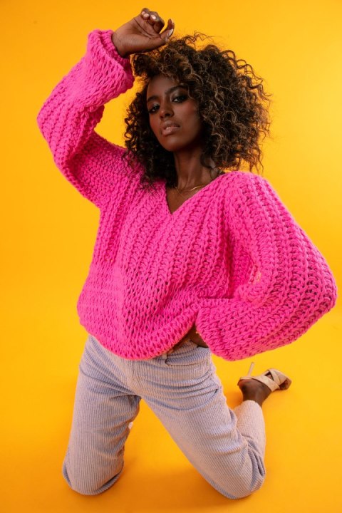 Sweter Chunky Knit z dekoltem V F760 Fobya Sweter Chunky Knit z dekoltem V F760 Fobya