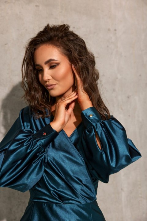 Alice - satynowa sukienka mini z długim rękawem TUR Alice - satynowa sukienka mini z długim rękawem TUR