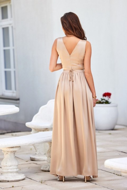 Paloma - satynowa sukienka maxi z ozdobną różą BEZ Paloma - satynowa sukienka maxi z ozdobną różą BEZ
