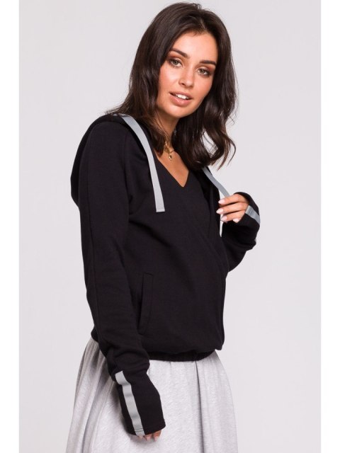 B127 Bluza z kapturem i przodem na zakładkę B127 Bluza z kapturem i przodem na zakładkę